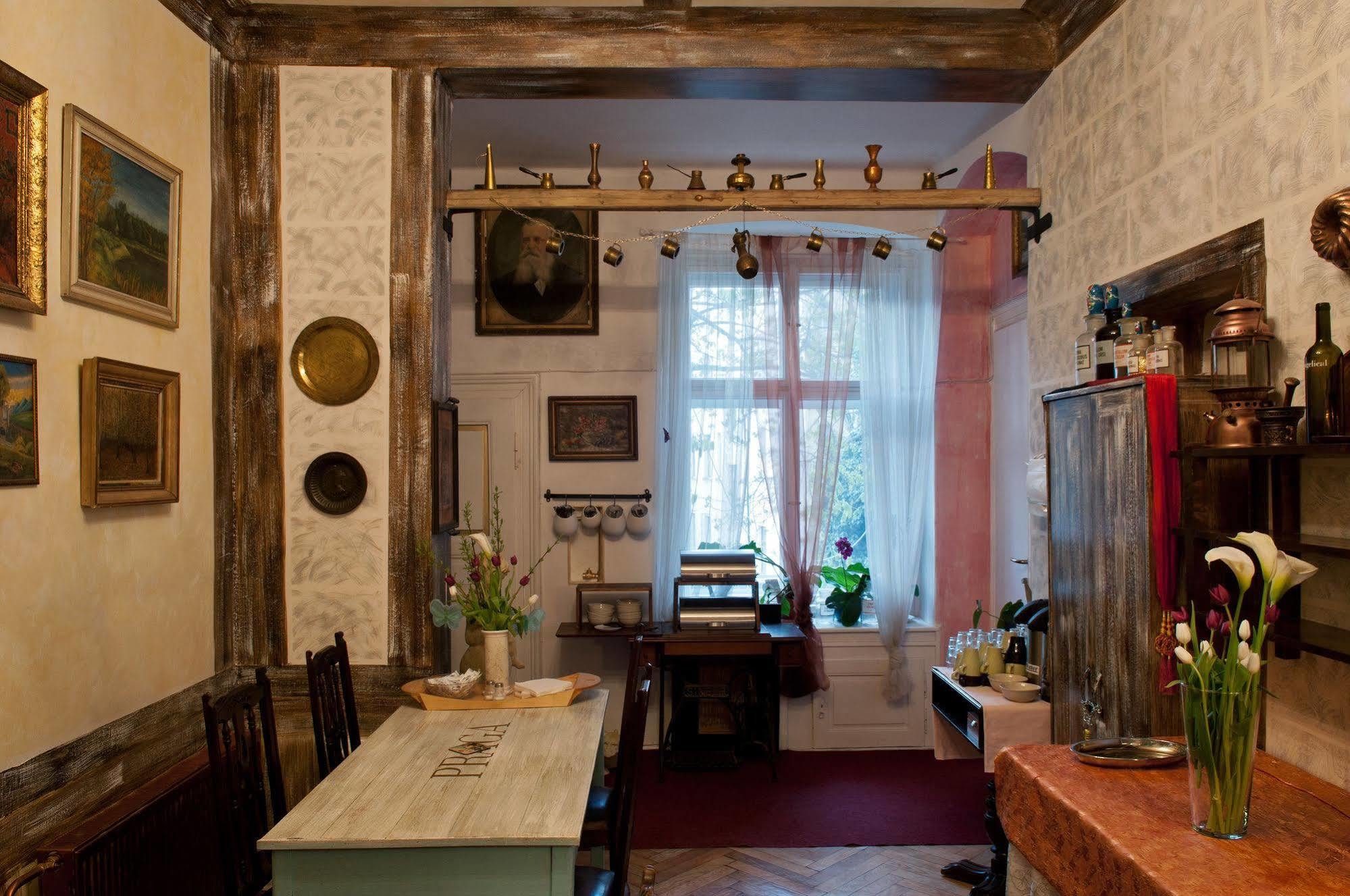 Old Time Hotel - Prague — Photos 1